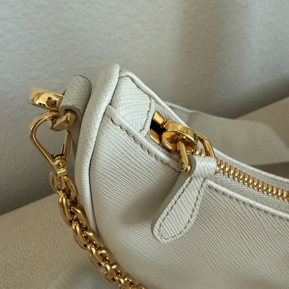 Prada Re-Edition 2005 Saffiano Leather Bag with Gold Hardware and Chain. - Picture 4 of 15